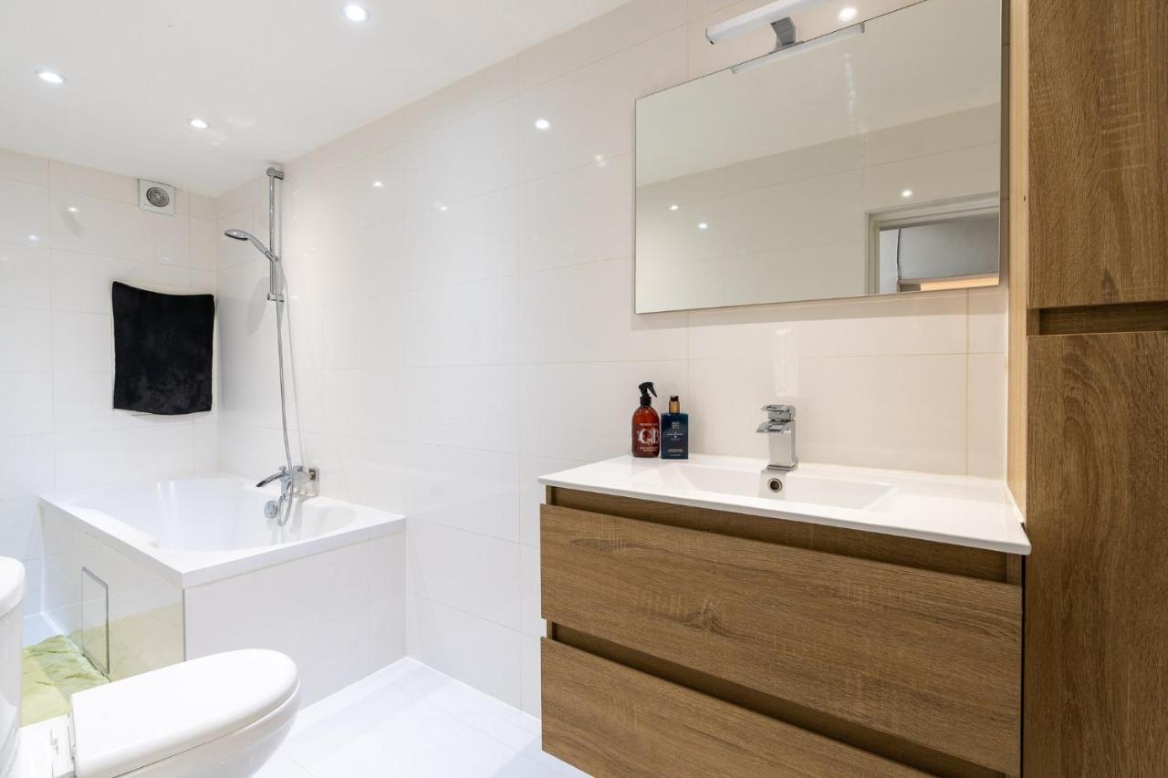 Large Room In House W Shared Kitchen & Bathroom W Free Parking Bluecard Antwerpen Kültér fotó